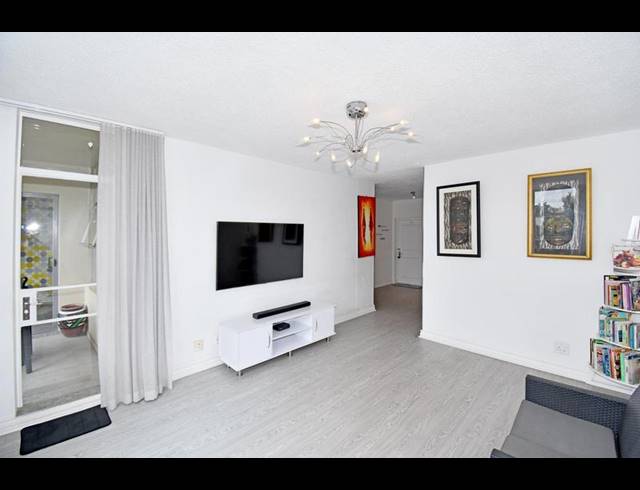 1 BEDROOM APARTMENT FOR SALE IN SANDHURST